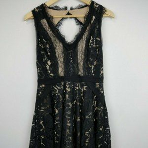 Heartloom Dress Sera Size M NWT